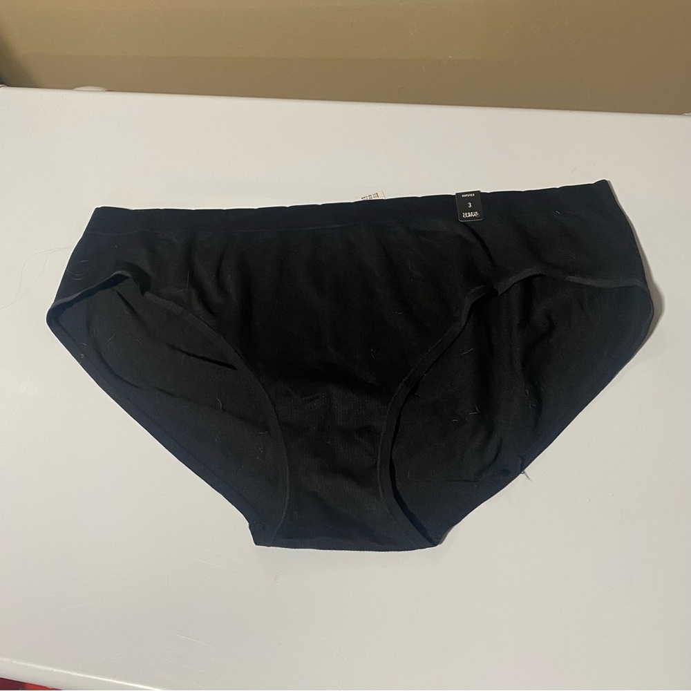Black seamless hipster panty